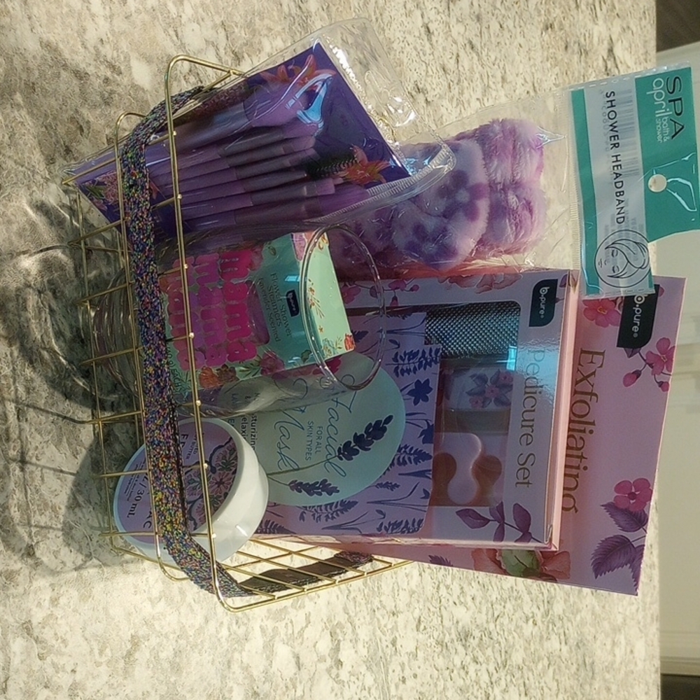 Pure Collection Purple Exfoliant & Scrub Gift Set - Picture 4 of 4